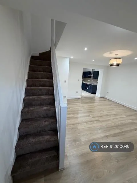 2 bedroom maisonette for rent