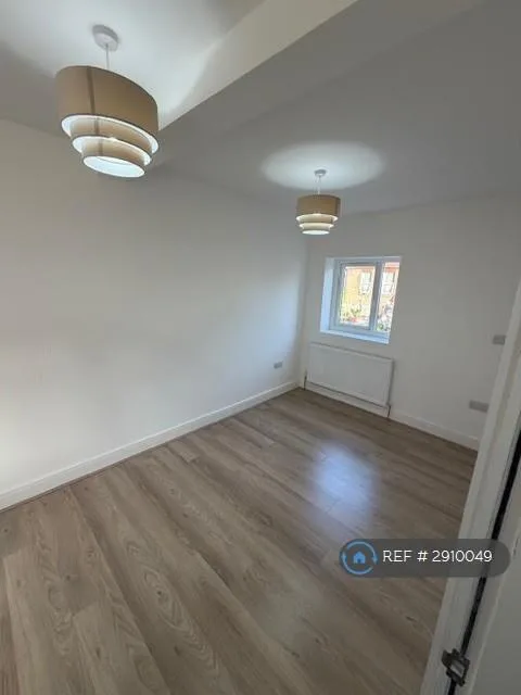 2 bedroom maisonette for rent