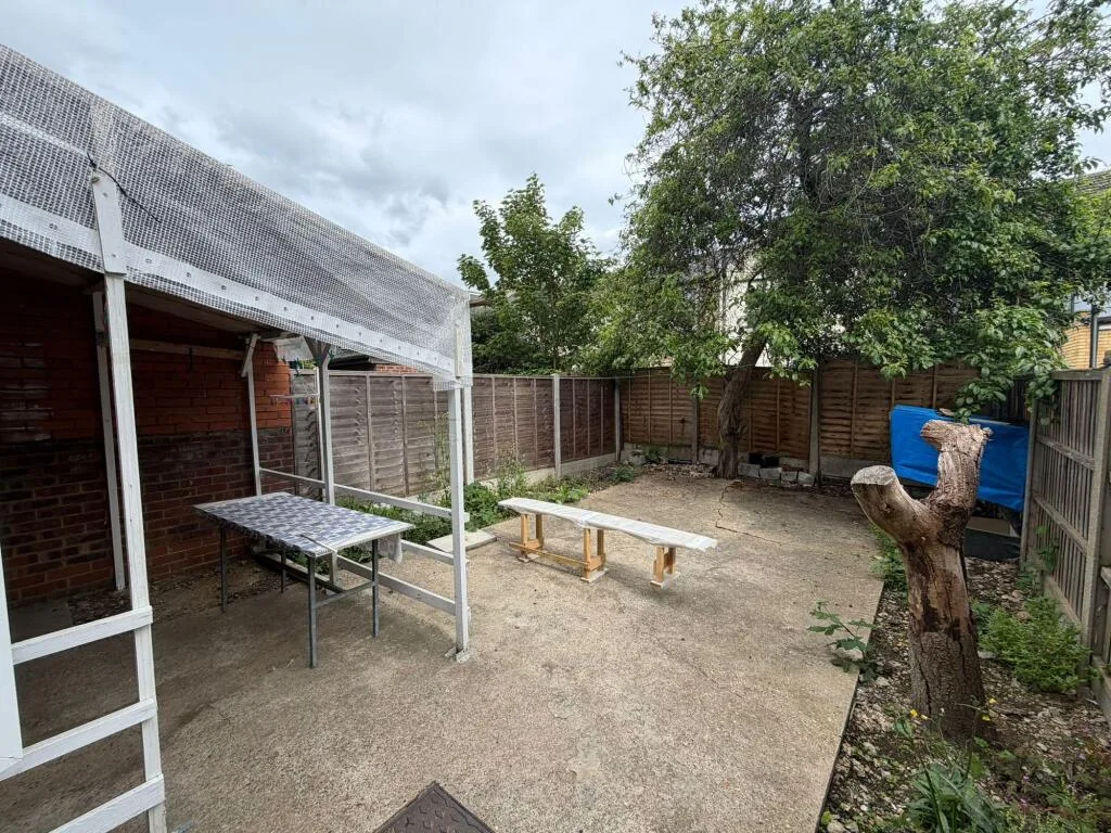2 bedroom ground floor flat for rent