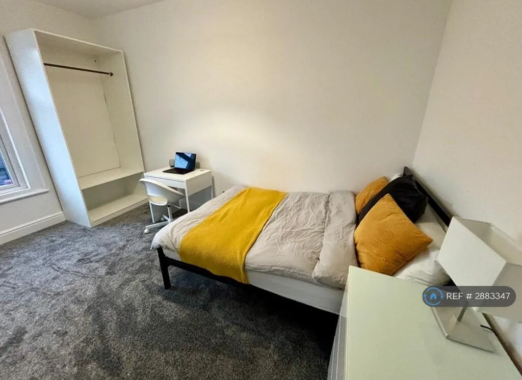 5 bedroom end of terrace house for rent