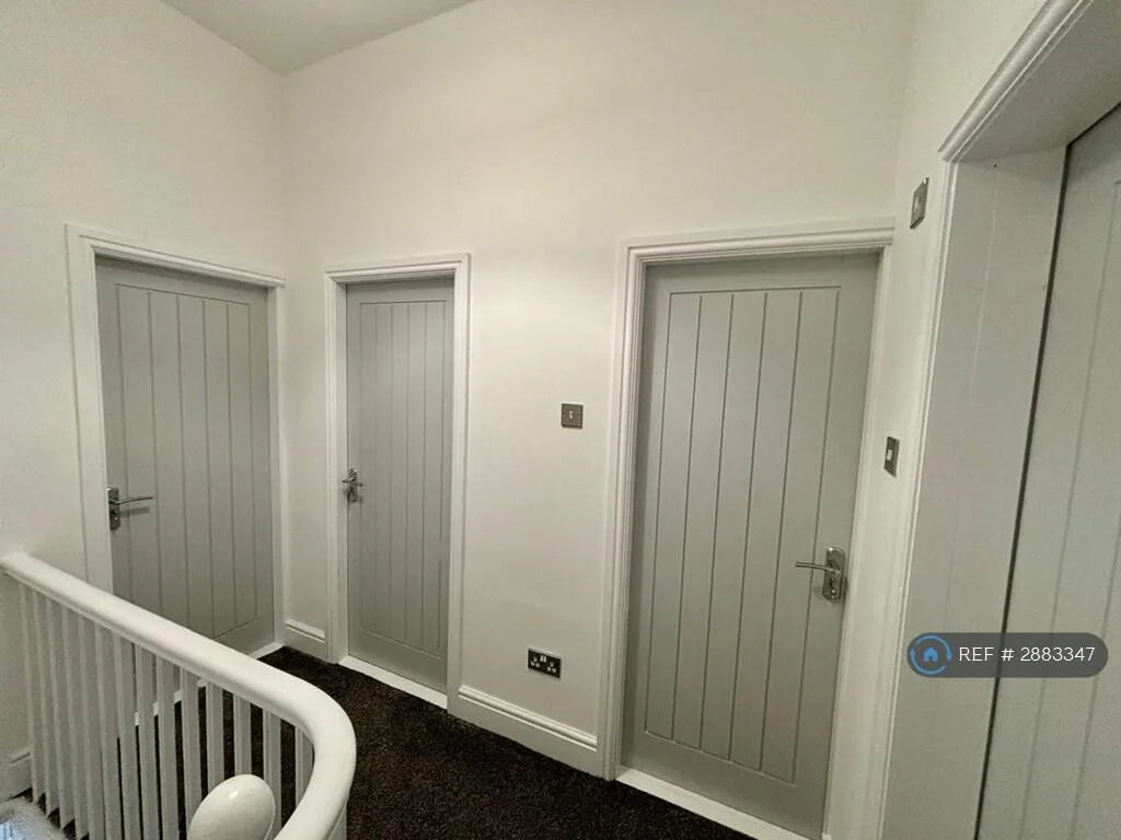 5 bedroom end of terrace house for rent