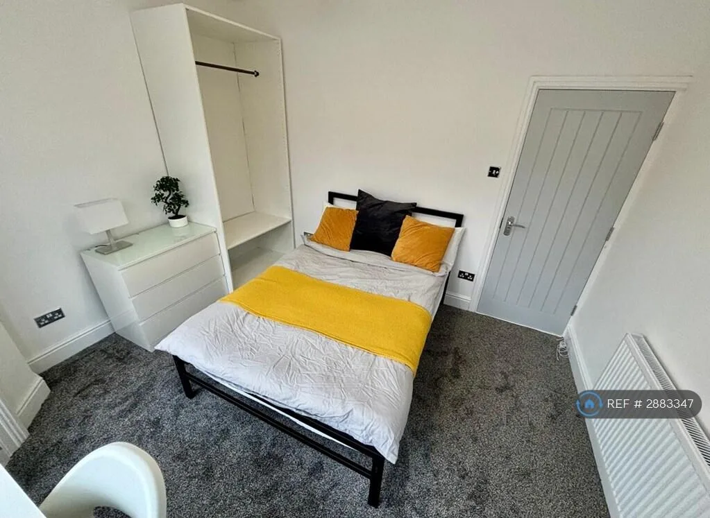 5 bedroom end of terrace house for rent