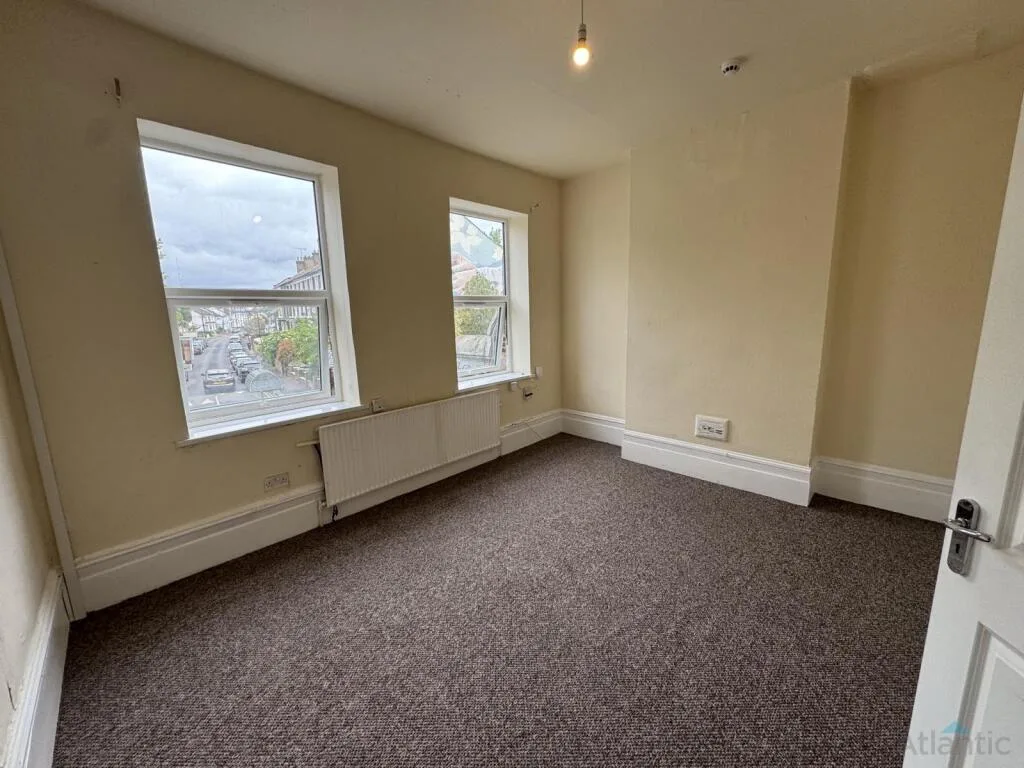 5 bedroom flat for rent