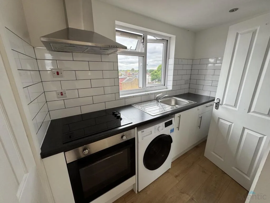 5 bedroom flat for rent