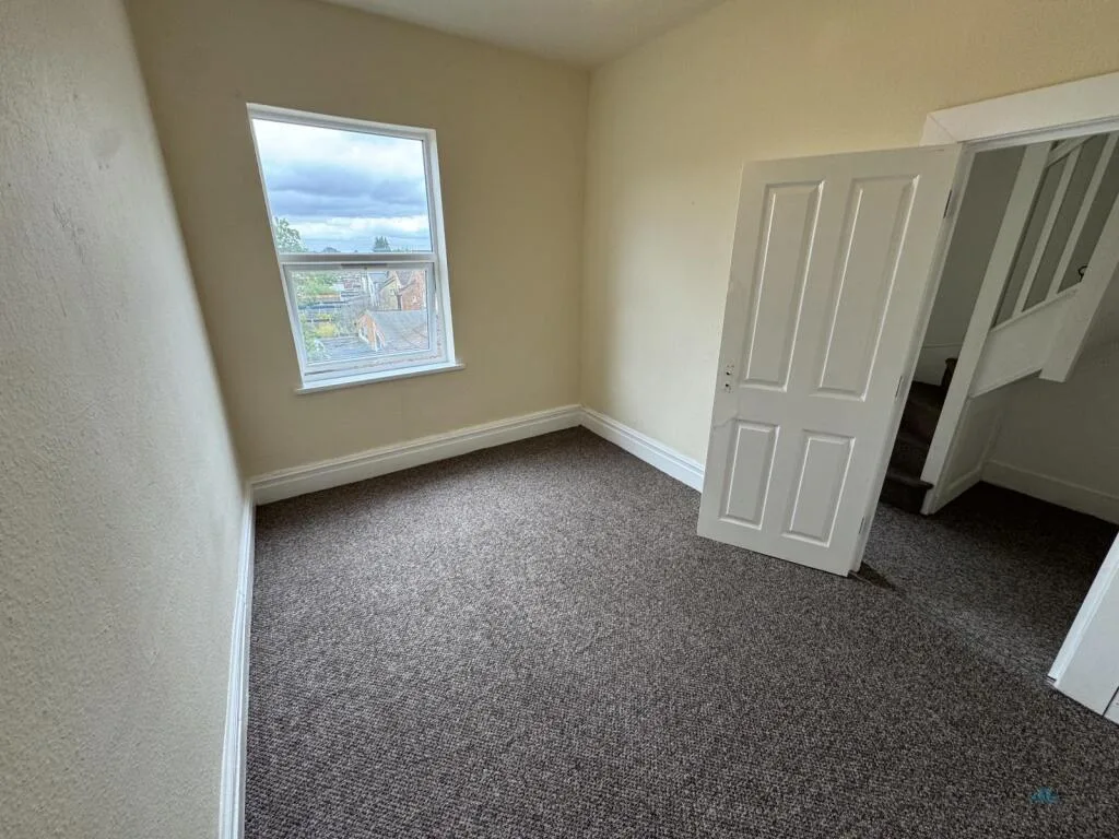 5 bedroom flat for rent