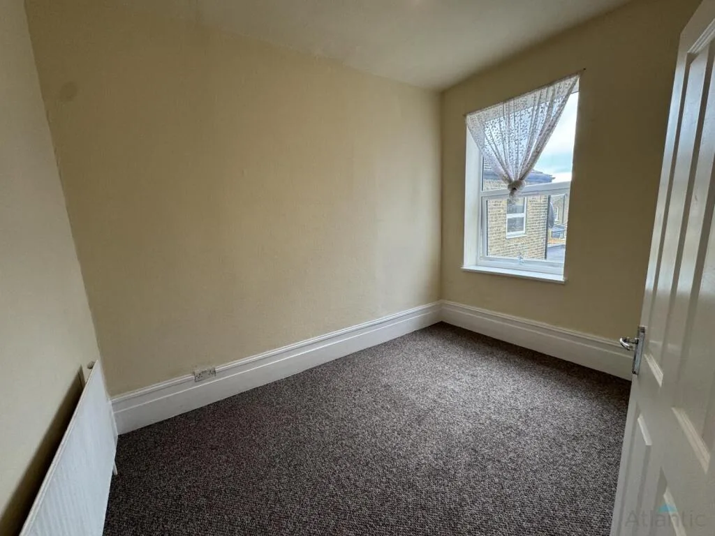 5 bedroom flat for rent