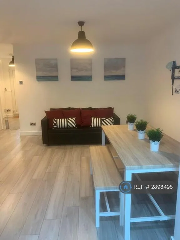5 bedroom terraced house for rent