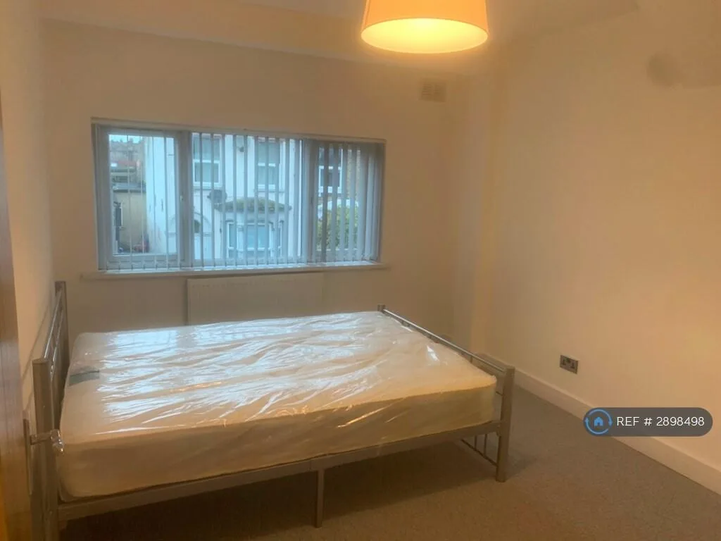5 bedroom terraced house for rent