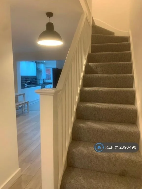 5 bedroom terraced house for rent