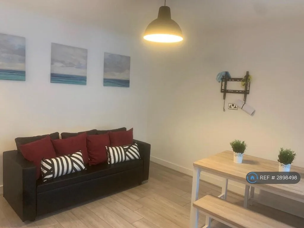 5 bedroom terraced house for rent