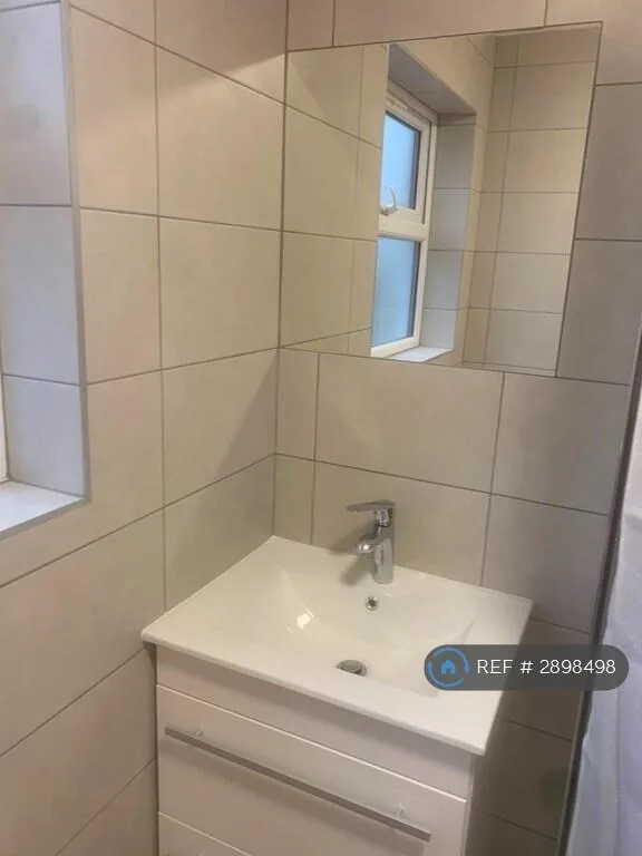 5 bedroom terraced house for rent