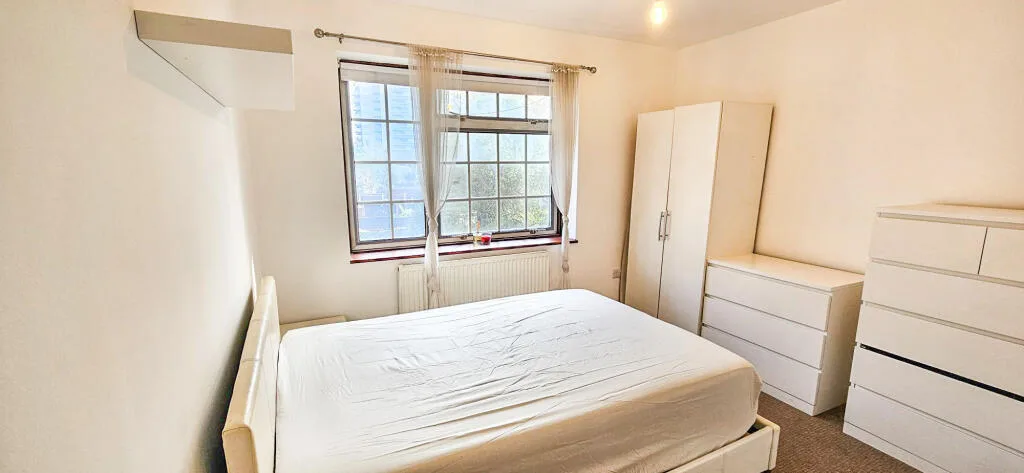 3 bedroom end of terrace house for rent