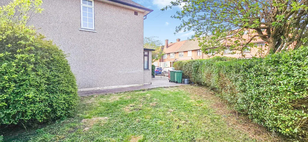 3 bedroom end of terrace house for rent
