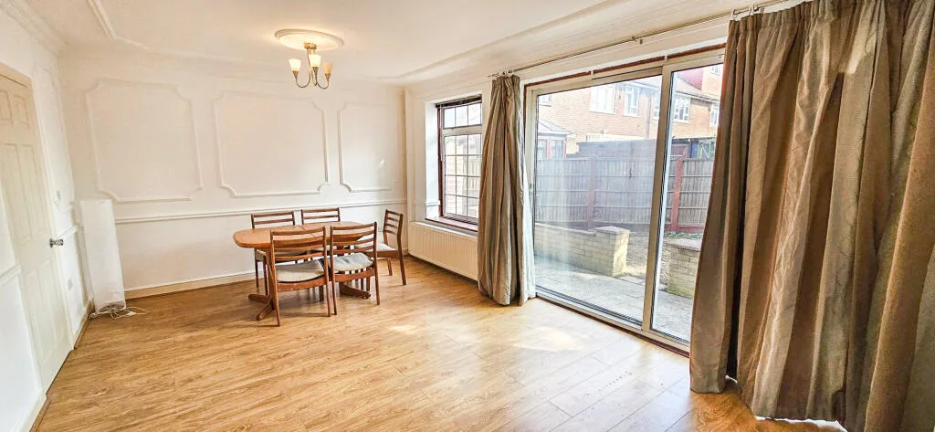 3 bedroom end of terrace house for rent