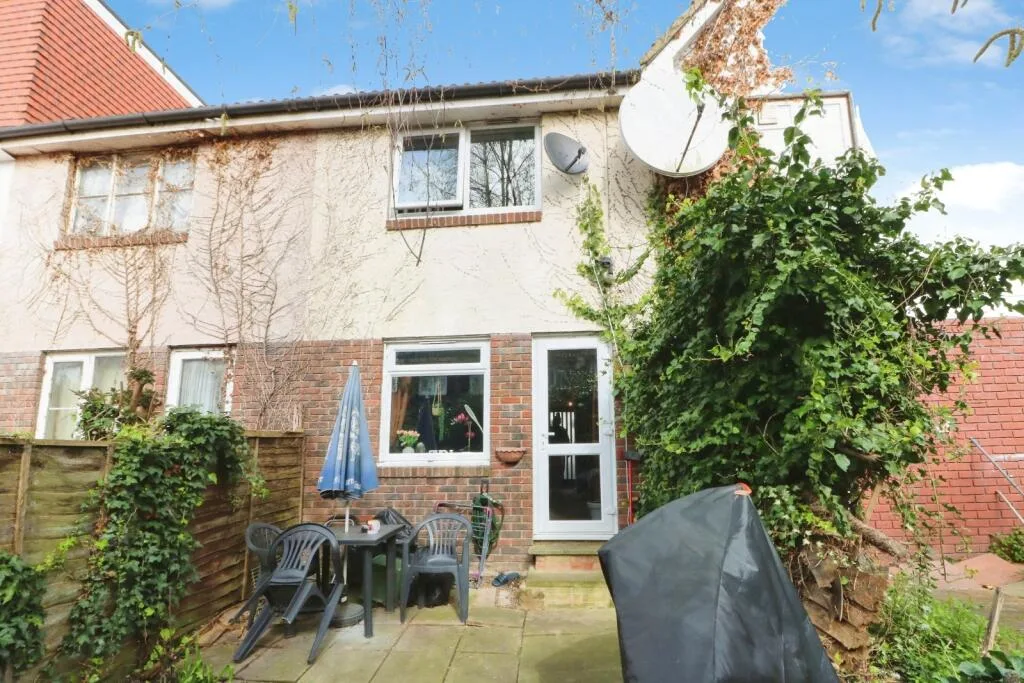 2 bedroom house for rent