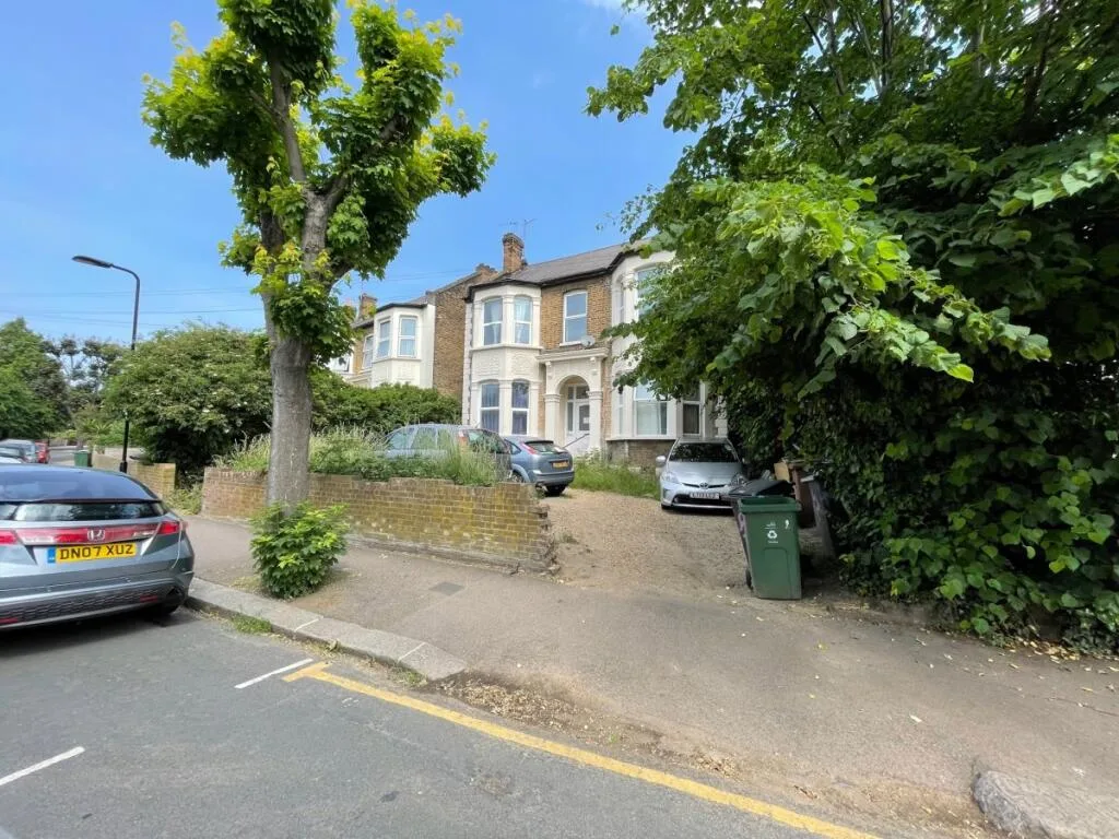 4 bedroom flat for rent