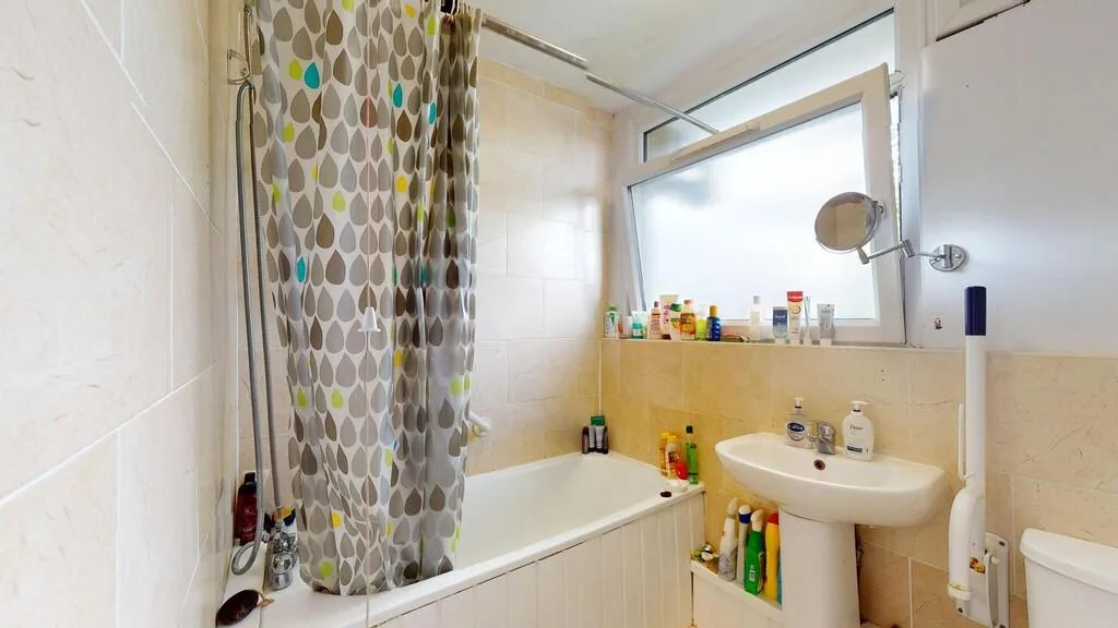 4 bedroom maisonette for rent