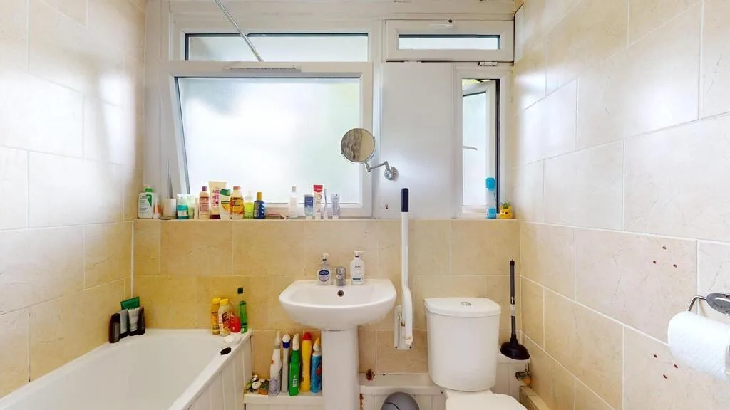 4 bedroom maisonette for rent