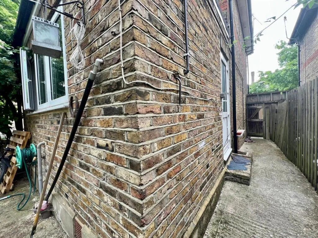 3 bedroom end of terrace house for rent
