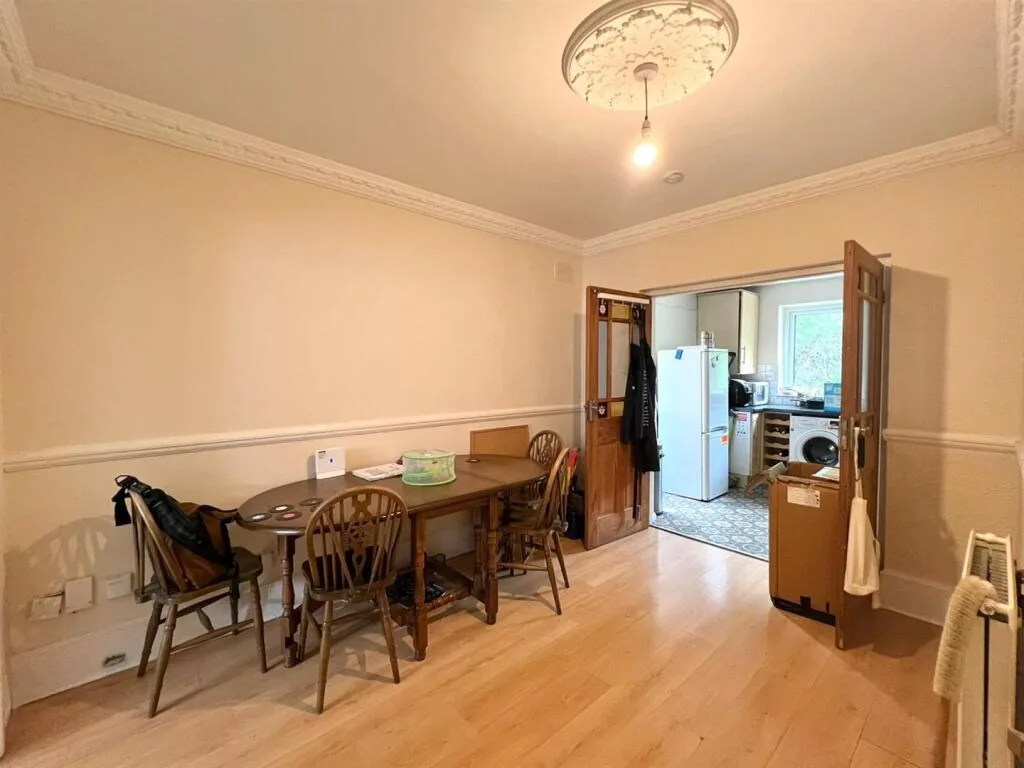 3 bedroom end of terrace house for rent
