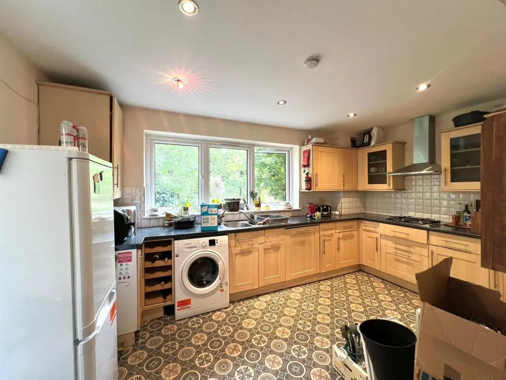 3 bedroom end of terrace house for rent