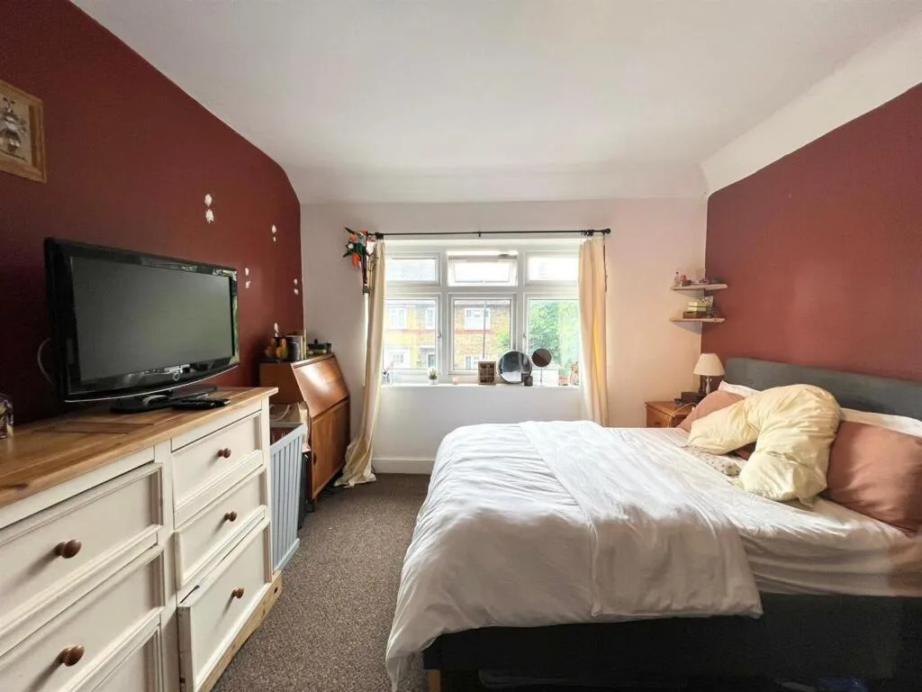 3 bedroom end of terrace house for rent