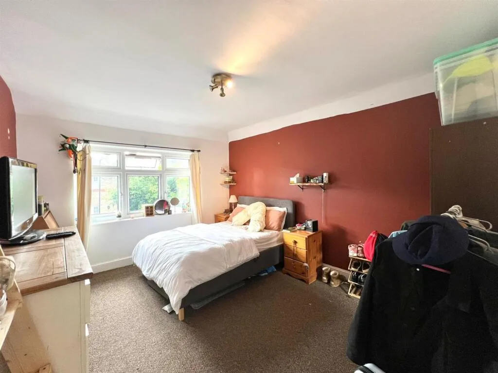 3 bedroom end of terrace house for rent