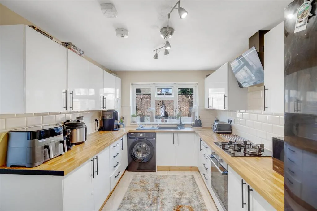2 bedroom house for rent