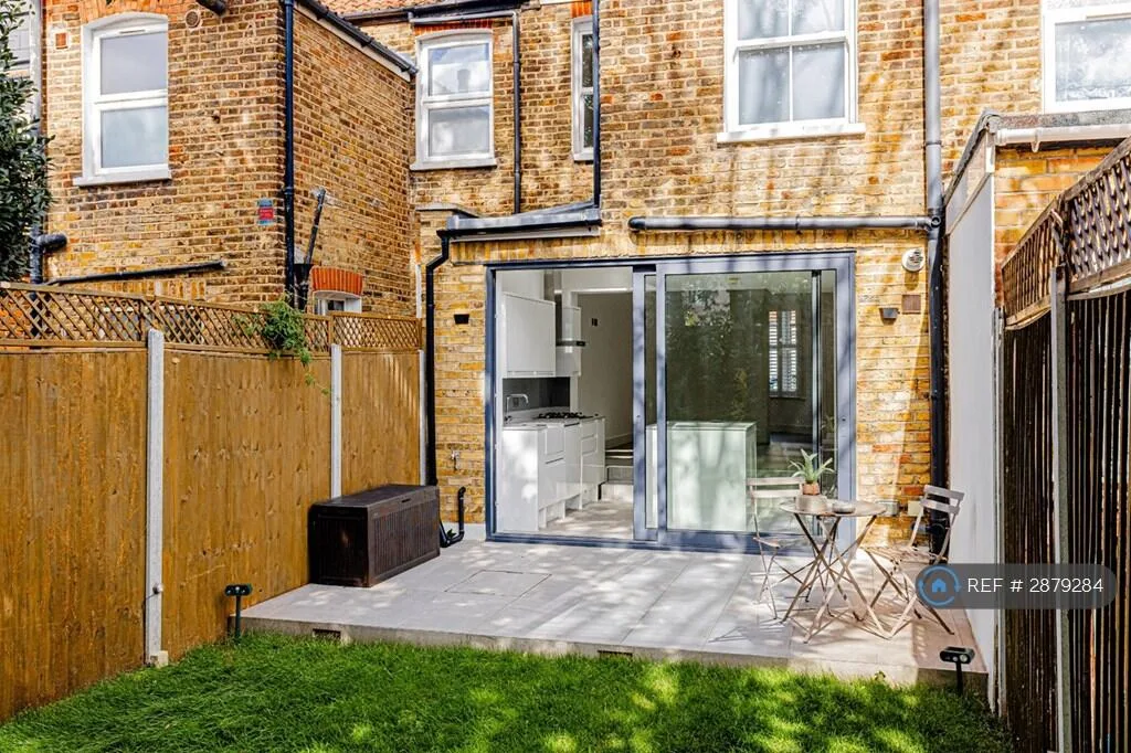 4 bedroom terraced house for rent