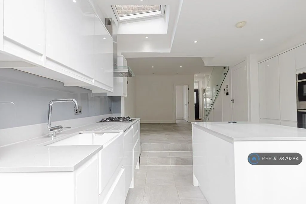 4 bedroom terraced house for rent