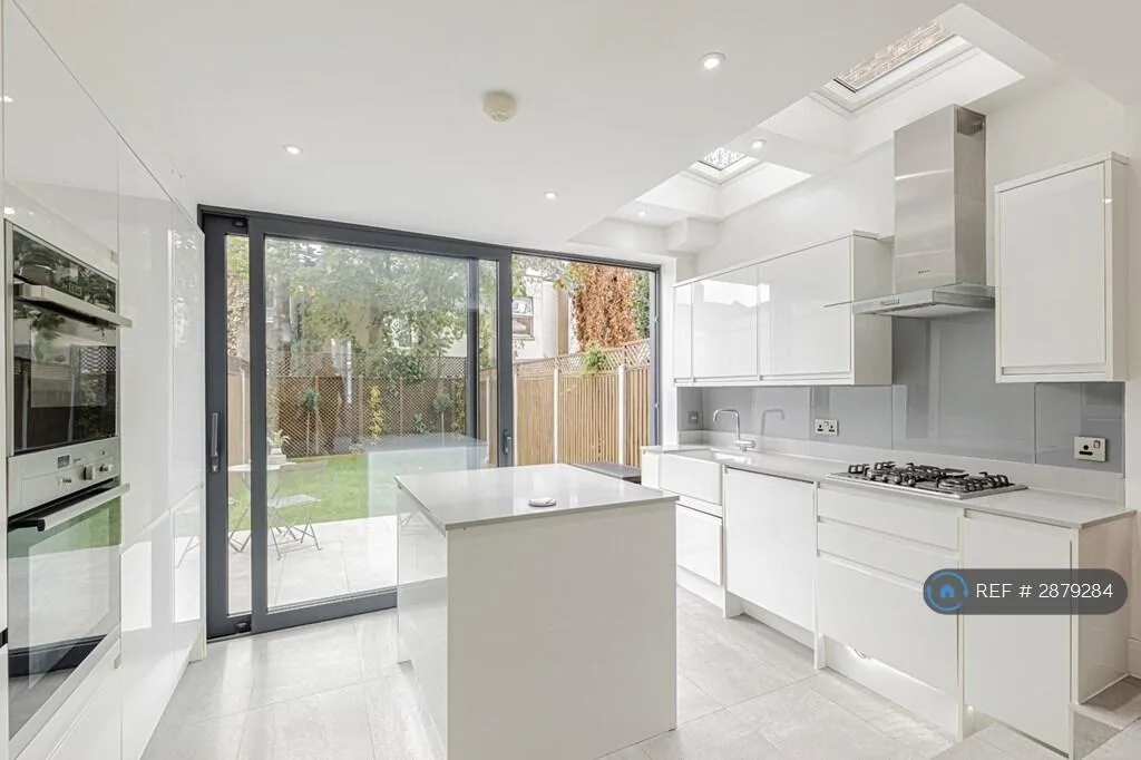 4 bedroom terraced house for rent