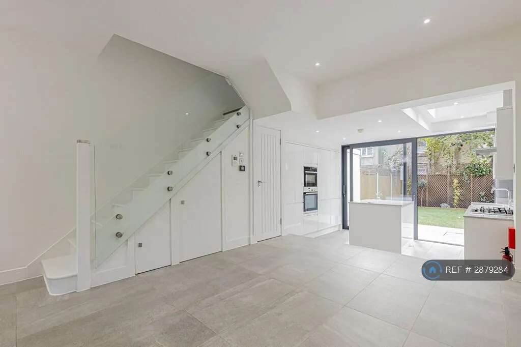 4 bedroom terraced house for rent
