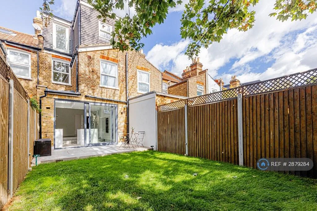 4 bedroom terraced house for rent