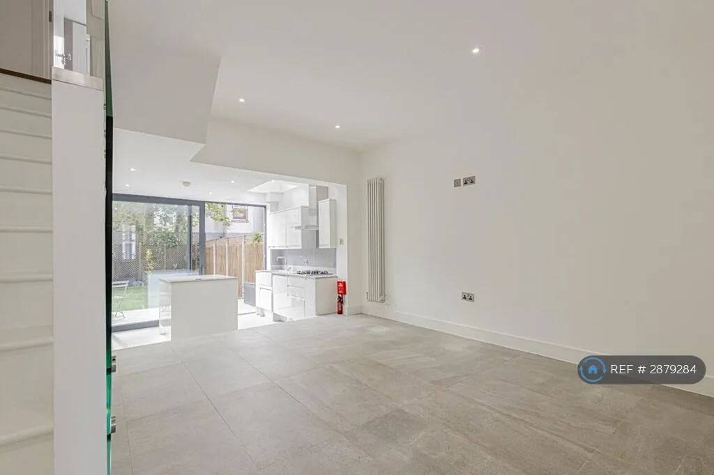4 bedroom terraced house for rent