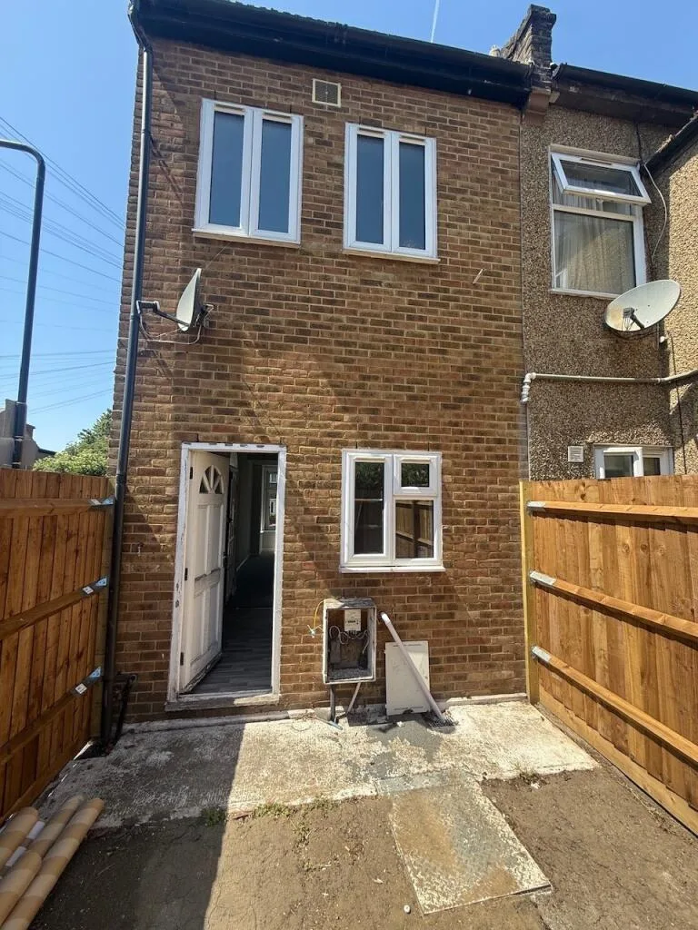 2 bedroom house for rent