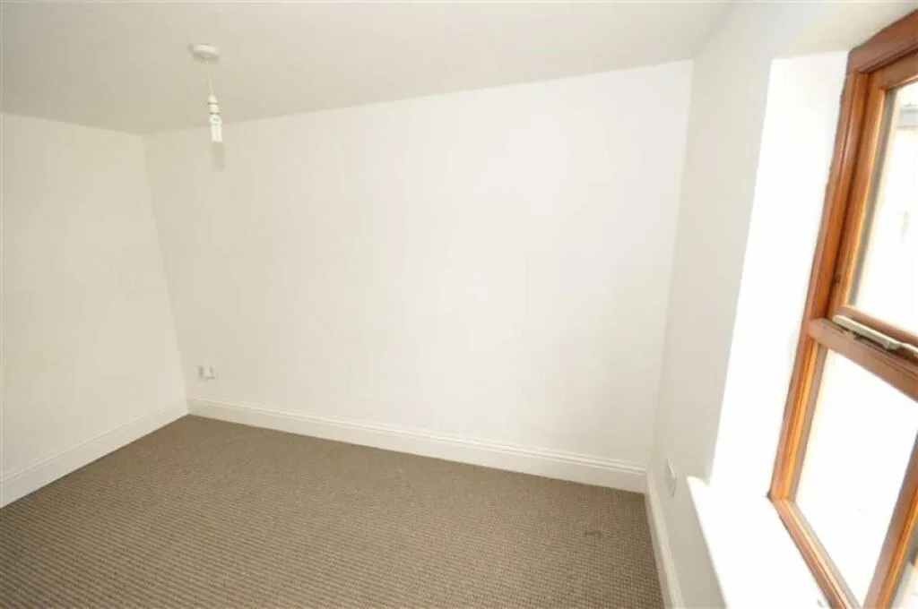 2 bedroom end of terrace house for rent