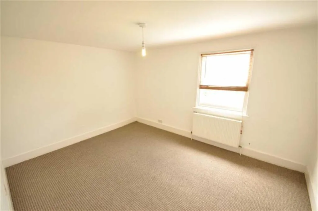 2 bedroom end of terrace house for rent