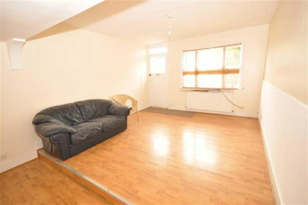 2 bedroom end of terrace house for rent