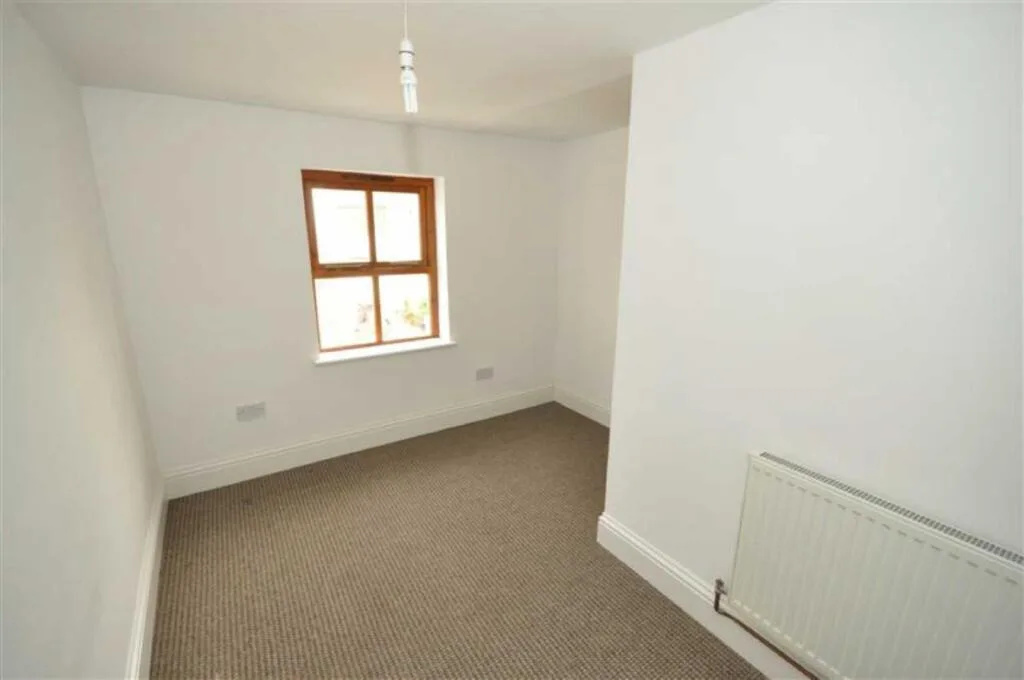 2 bedroom end of terrace house for rent
