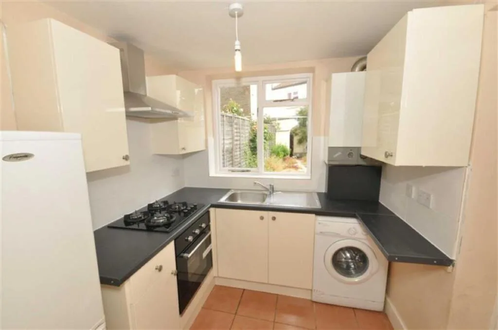 2 bedroom end of terrace house for rent