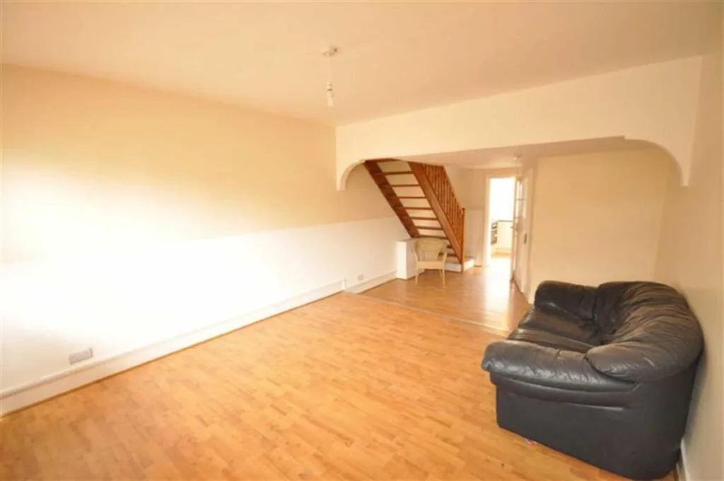 2 bedroom end of terrace house for rent