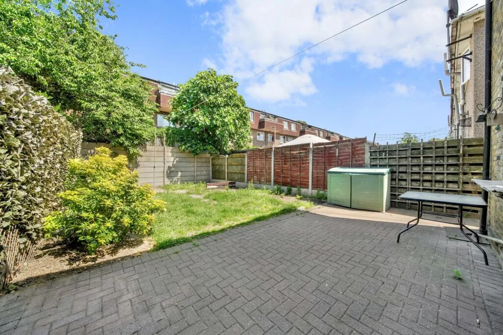 2 bedroom semi-detached house for rent