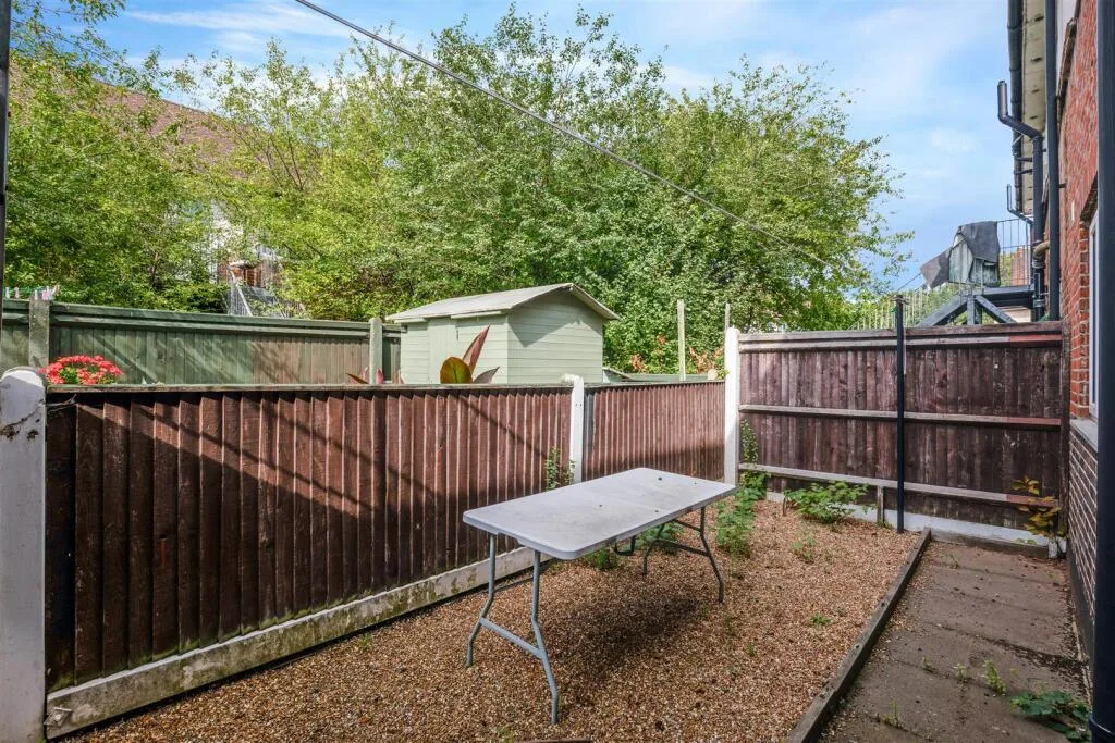 2 bedroom house for rent