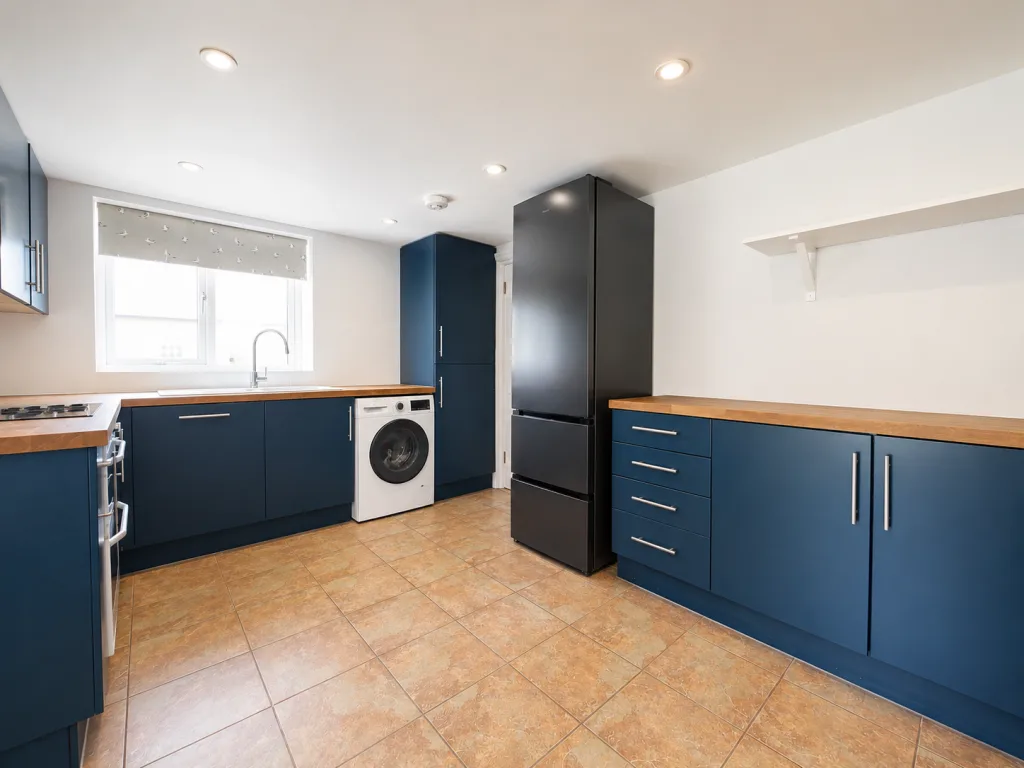 3 bedroom semi-detached house for rent