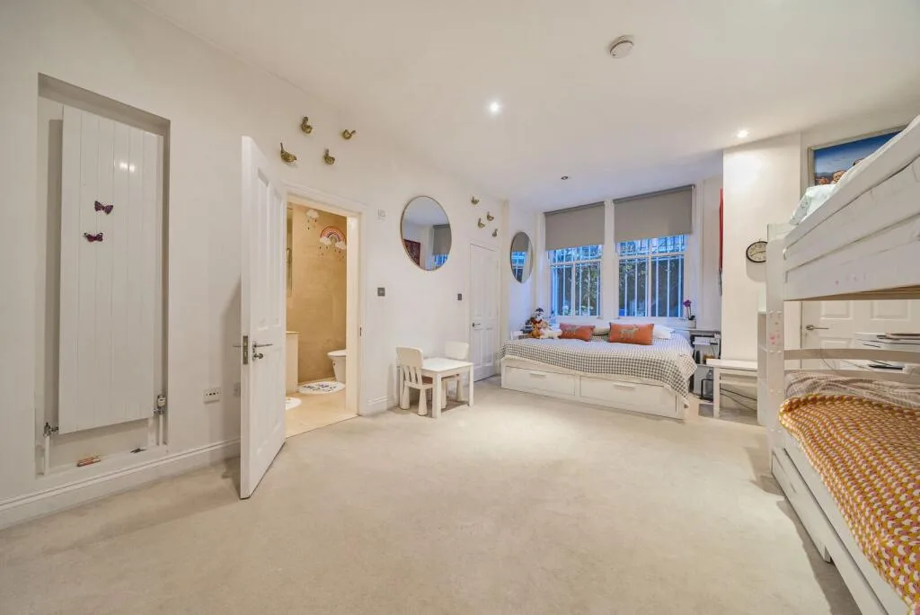 3 bedroom flat for rent