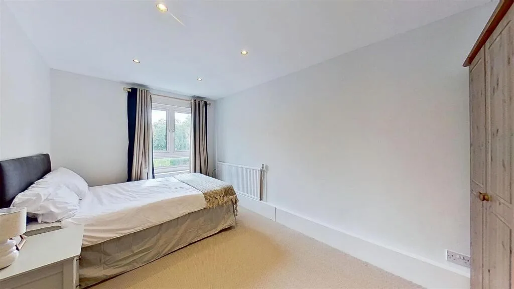 3 bedroom semi-detached house for rent