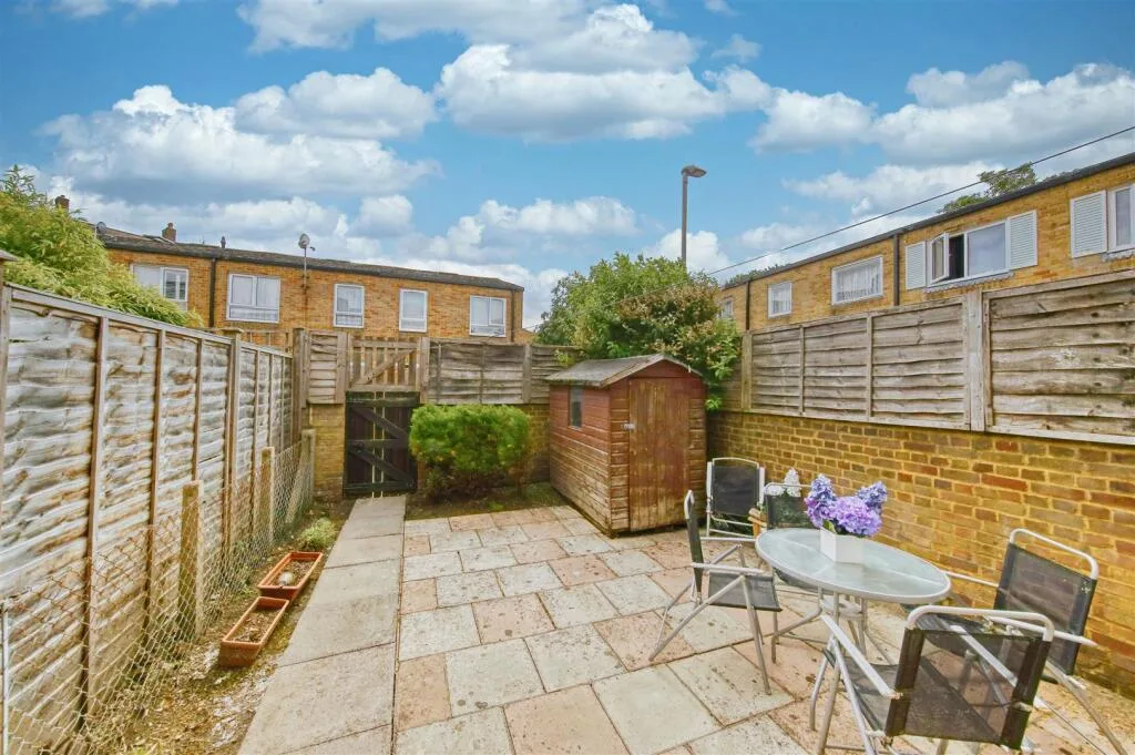 3 bedroom semi-detached house for rent