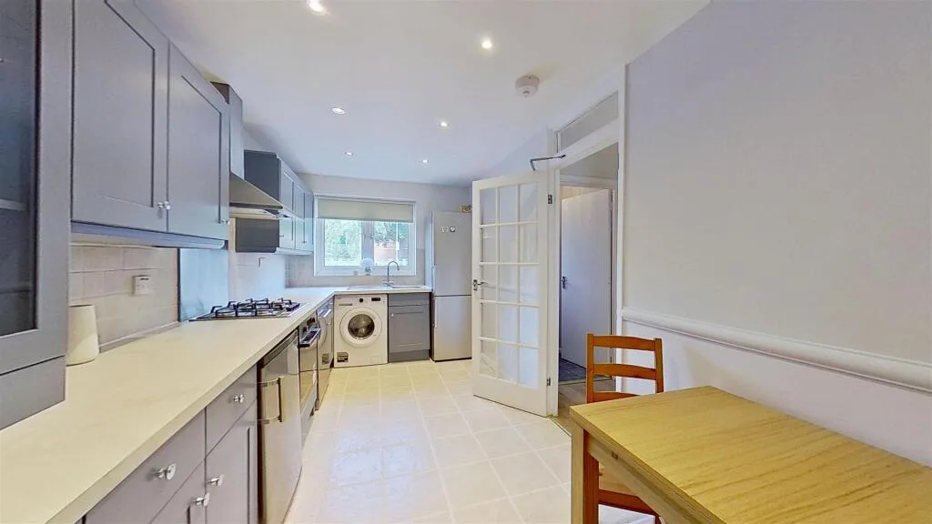 3 bedroom semi-detached house for rent