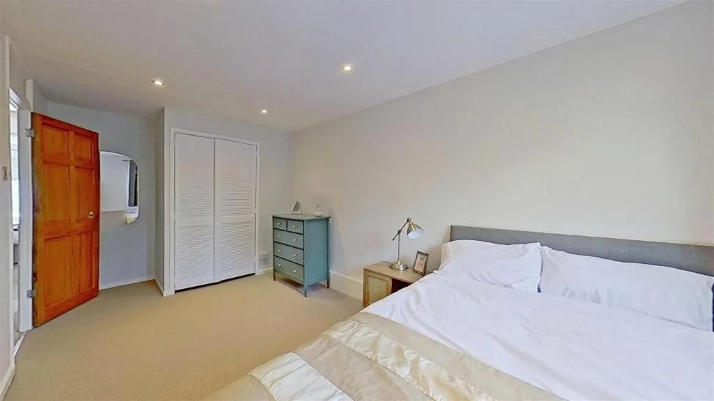 3 bedroom semi-detached house for rent