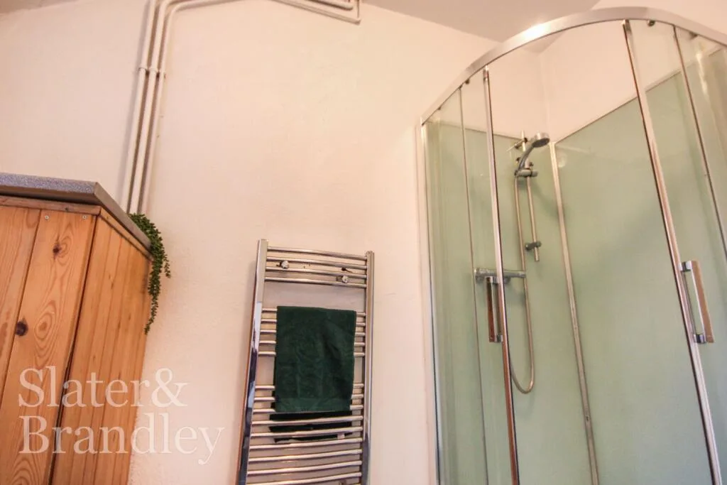 1 bedroom house share for rent